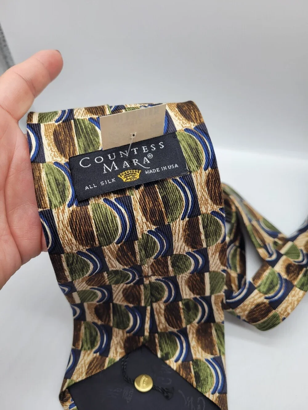 Vintage Countess Mara all silk Neck Tie featuring a Geometric Pattern green Blue